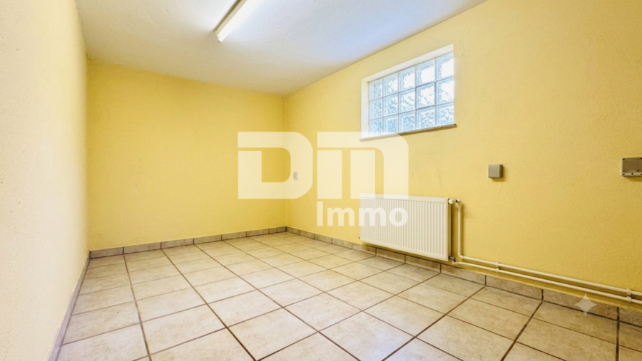 Solider Familien-Bungalow mit großem Potenzial in ruhiger Lage mit Wintergarten und Garage - Souterrain Kellerraum / Werkstatt